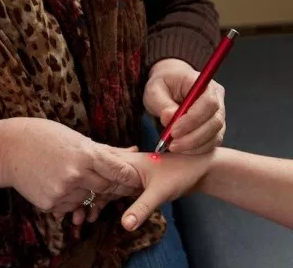 stylo de luxopuncture pour faire de la luxothérapie
